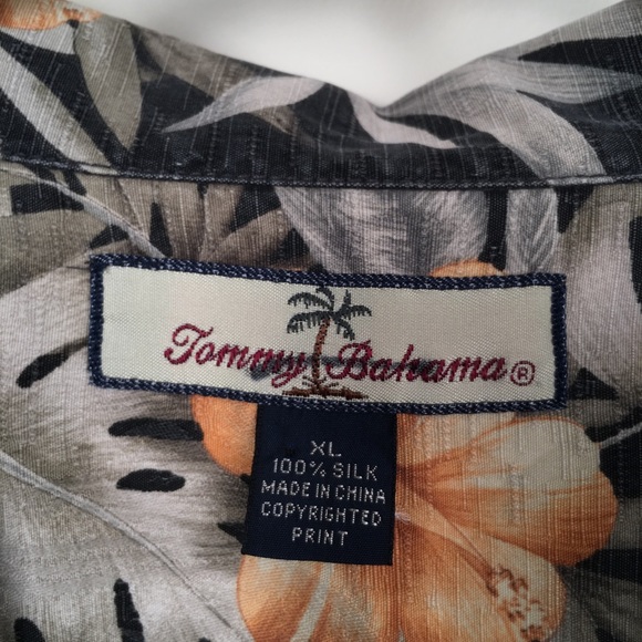 Tommy Bahama 100% Silk Hawaiian Shirt - Picture 2 of 6